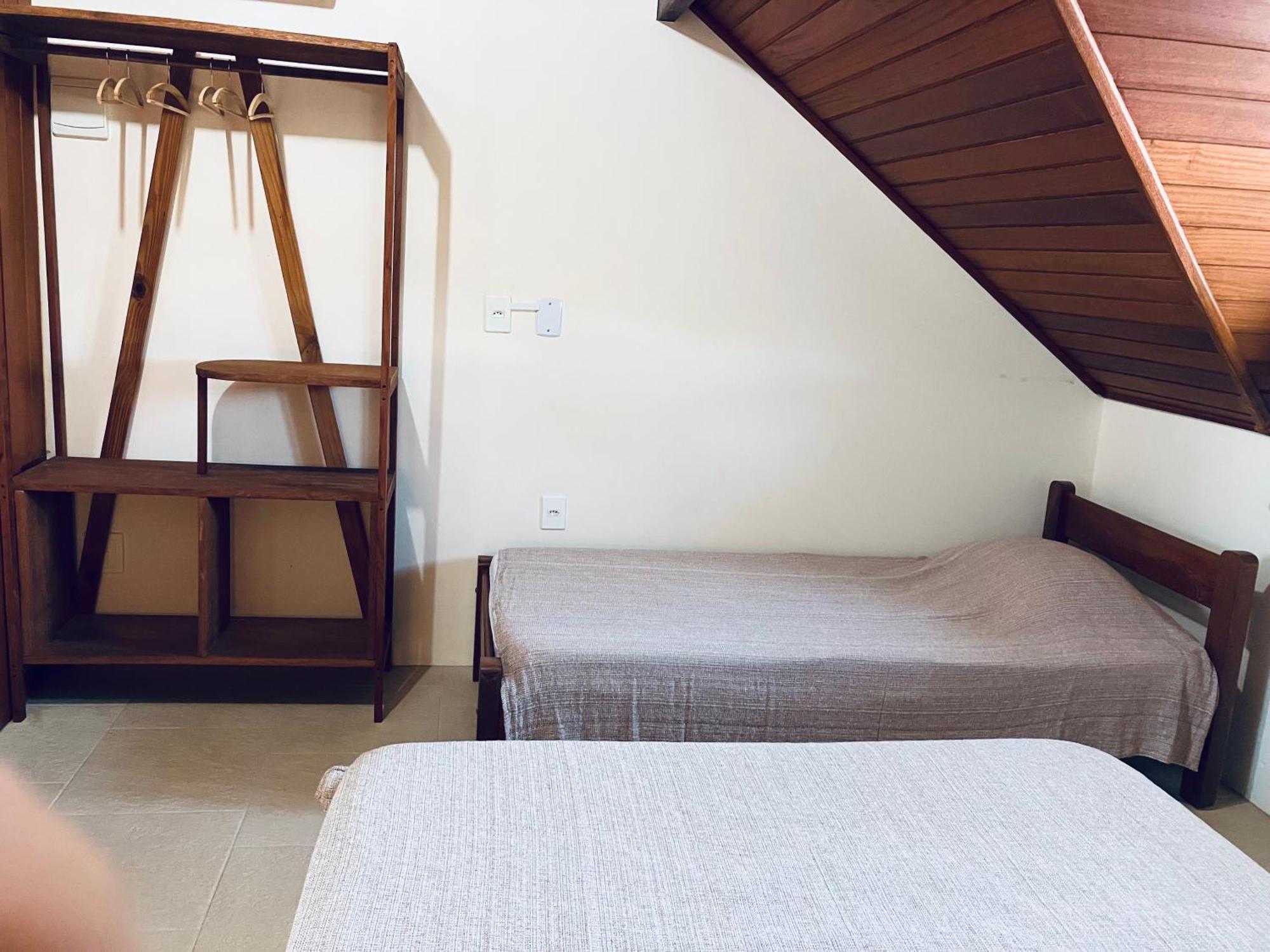 Townhouse Composta Por 4 Triplex Duas A Duas Quadras Do Mar * Barra de Ibiraquera